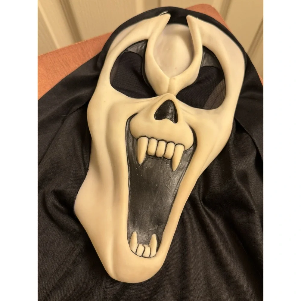 VTG SCREAM VAMPIRE Ghostface W/ FANGS Hooded MASK Easter‎ Unlimited 9206(c)